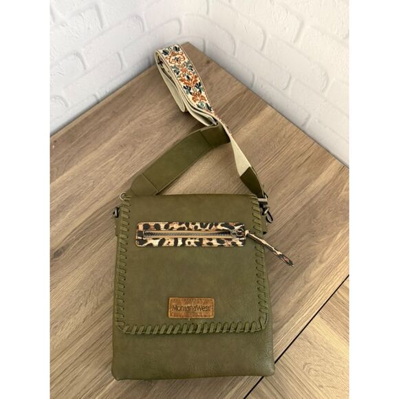 Montana West Handbags - Montana West Crossbody CC Purse